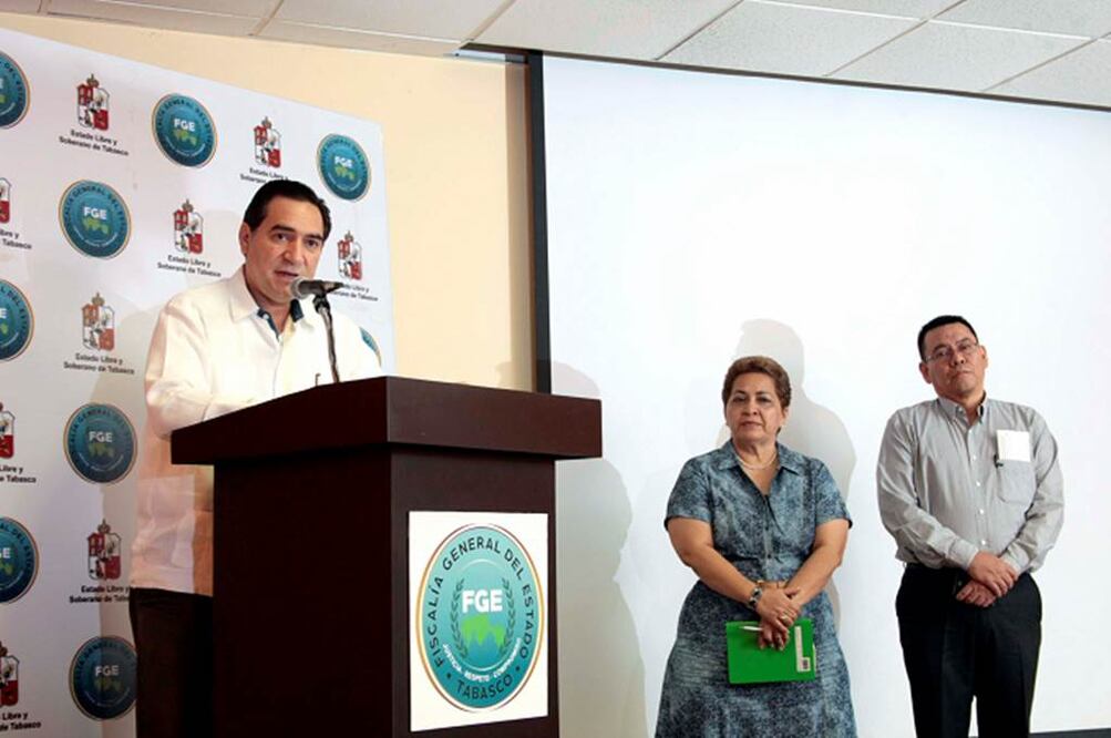 La Fiscalía solicitó a la Secretaría de Seguridad Pública el número de las patrullas que intervinieron en el operativo, el nombre de los policías que participaron y las armas asignadas a dichos elementos con su informe individual (LUMA LOPEZ EL UNIVERSAL)