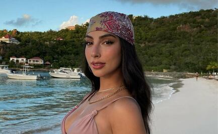 Short denim y crop top, el fabuloso look de playa de María Chacón