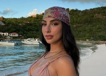 Short denim y crop top, el fabuloso look de playa de María Chacón