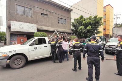 Iztacalco realiza retiro de vehículos abandonados