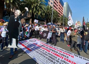 Inicia marcha conmemorativa al Día del Trabajo rumbo al Zócalo
