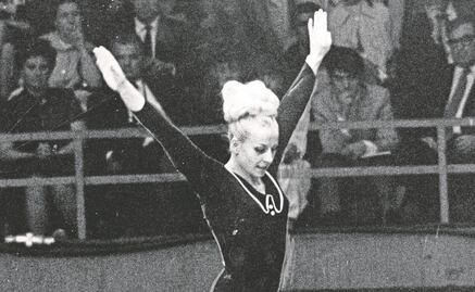 Vera Caslavska maravilla en la gimnasia