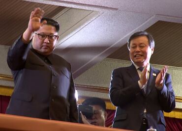 Kim Jong Un asiste a concierto de cantantes surcoreanos en Norcorea