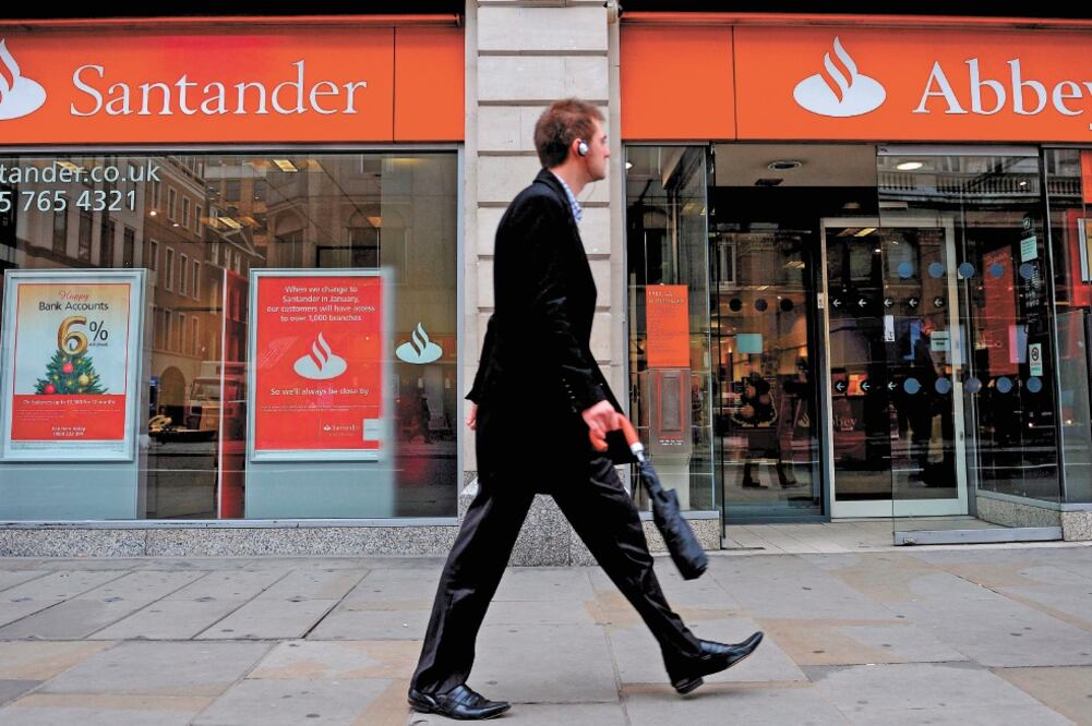 filial en Reino Unido tiene una disminución en la capacidad de generar beneficios por cambios en la regulación, reconoció Banco Santander a la Comisión Nacional del Mercado de Valores de España. FOTO/ARCHIVO EL UNIVERSAL