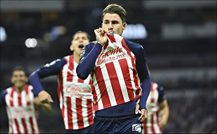 Chivas vence al Cruz Azul en el Estadio Azteca y sueñan con el repechaje