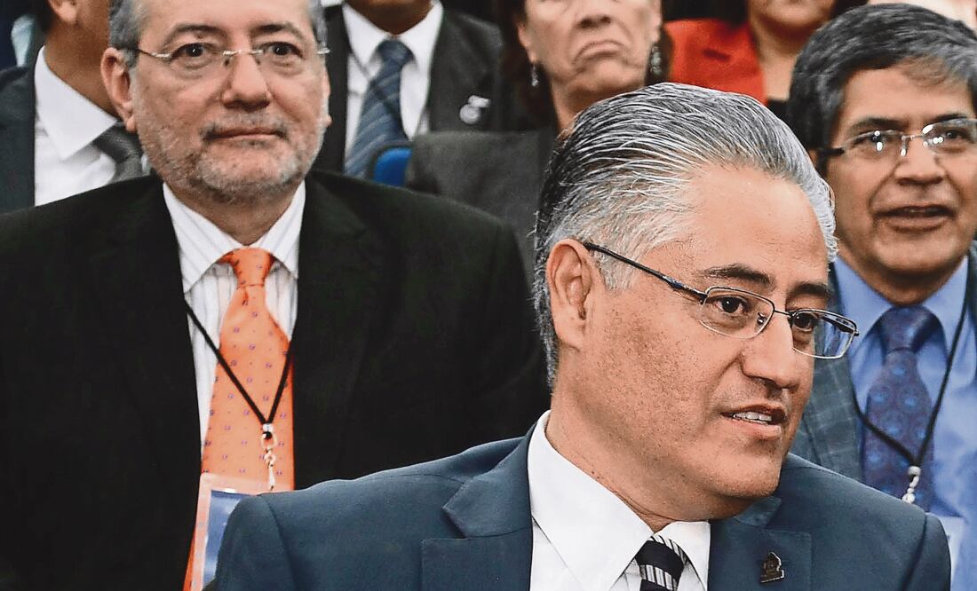 El rector Alejandro Vera Jiménez es acusado de malversar 700 mdp, en 2013, y casi 400 mdp, en 2014