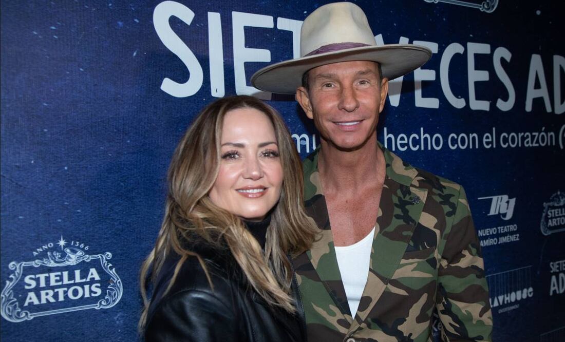 Andrea Legarreta y Erik Rubin hace unos días durante la develación de placa por las 177 representaciones del musical "Siete veces adiós". Clasos.