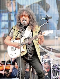 Javier Bátiz embruja al águila y la serpiente