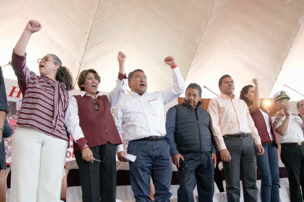 El líder estatal de Morena, Horacio Duarte Olivares (tercero de izquierda a derecha) , prevé que en los próximos comicios habrá una alta participación ciudadana. (JORGE ALVARADO. EL UNIVERSAL)