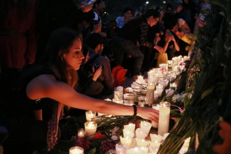 Instalan ofrenda para víctimas de feminicidio en el Ángel de la Independencia