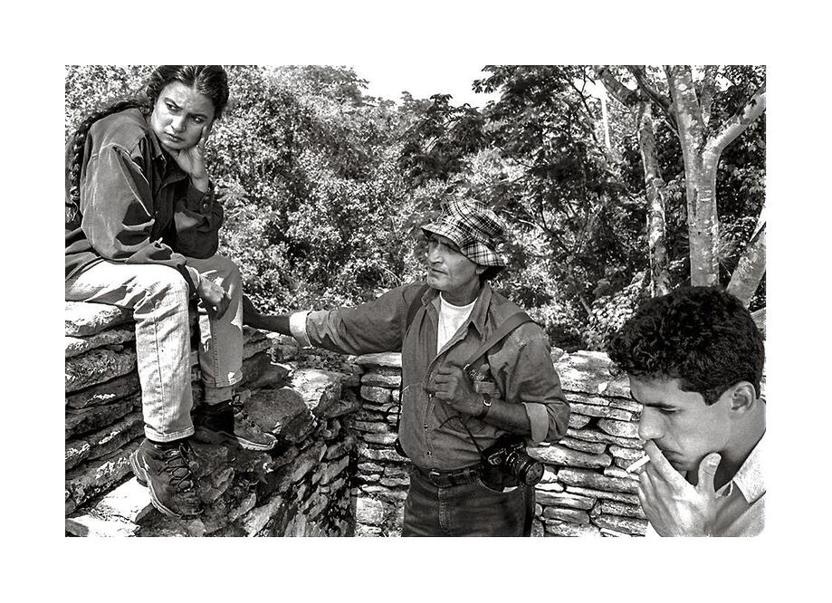 El fotógrafo indio, Raghu Rai, en su recorrido por Chiapas, México, 1999. Fotografía: Raúl Ortega.