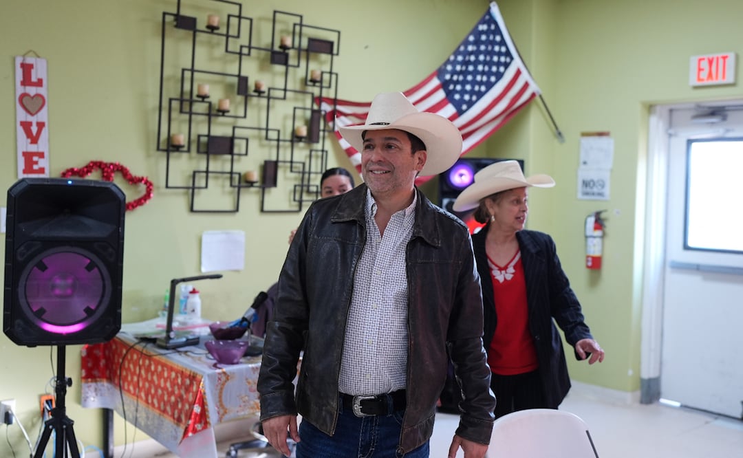El cantante Bobby Pulido en su faceta como político.
Foto: AP Photo/Eric Gay.