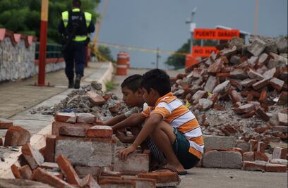 A un mes del terremoto, habitantes de Juchitán viven en las calles
