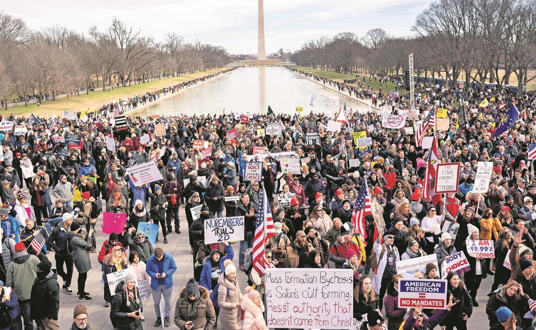 Manifestantes durante la protesta: “Derrotemos los mandatos”, en alusión a las vacunas anti-Covid, en Washington. Foto: Stefani Reynolds. AFP