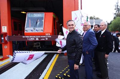 Mancera da banderazo de salida a cuatro trenes rehabilitados del Metro