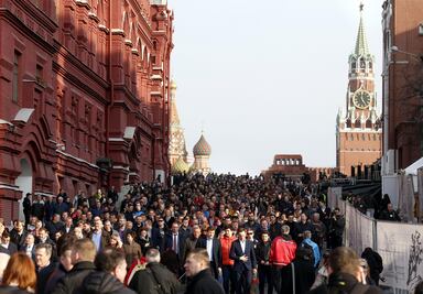 Miles de personas se manifiestan contra el terrorismo junto al Kremlin