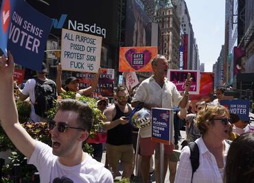 Ruido de motocicletas causa pánico en Times Square; lo confunden con tiroteo