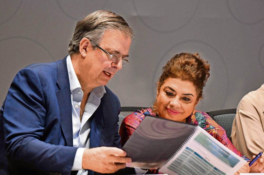 El excanciller Marcelo Ebrard acompañó a Claudia Brugada en el foro Emprendimiento y Startups. La transformación económica de la CDMx. Foto: de MARIO JASSO. CUARTOSCURO