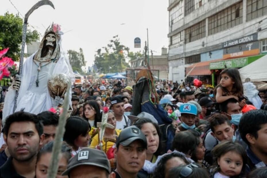 Barrio Bravo se llena de fieles de la Santa Muerte