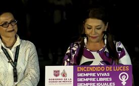 Brugada enciende iluminación por 8M en el Zócalo; “se iluminará cada marzo para reconocer y reivindicar lucha histórica de las mujeres”, dice