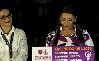 Brugada enciende iluminación por 8M en el Zócalo; “se iluminará cada marzo para reconocer y reivindicar lucha histórica de las mujeres”, dice