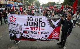 Jóvenes marchan y exigen justicia por víctimas del "Halconazo"; condenan prioridad por el Mundial 