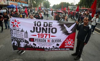 Jóvenes marchan y exigen justicia por víctimas del "Halconazo"; condenan prioridad por el Mundial