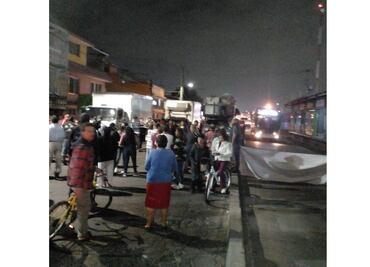 Bloquean durante varias horas la avenida Central; demanda agua potable en Ciudad Azteca