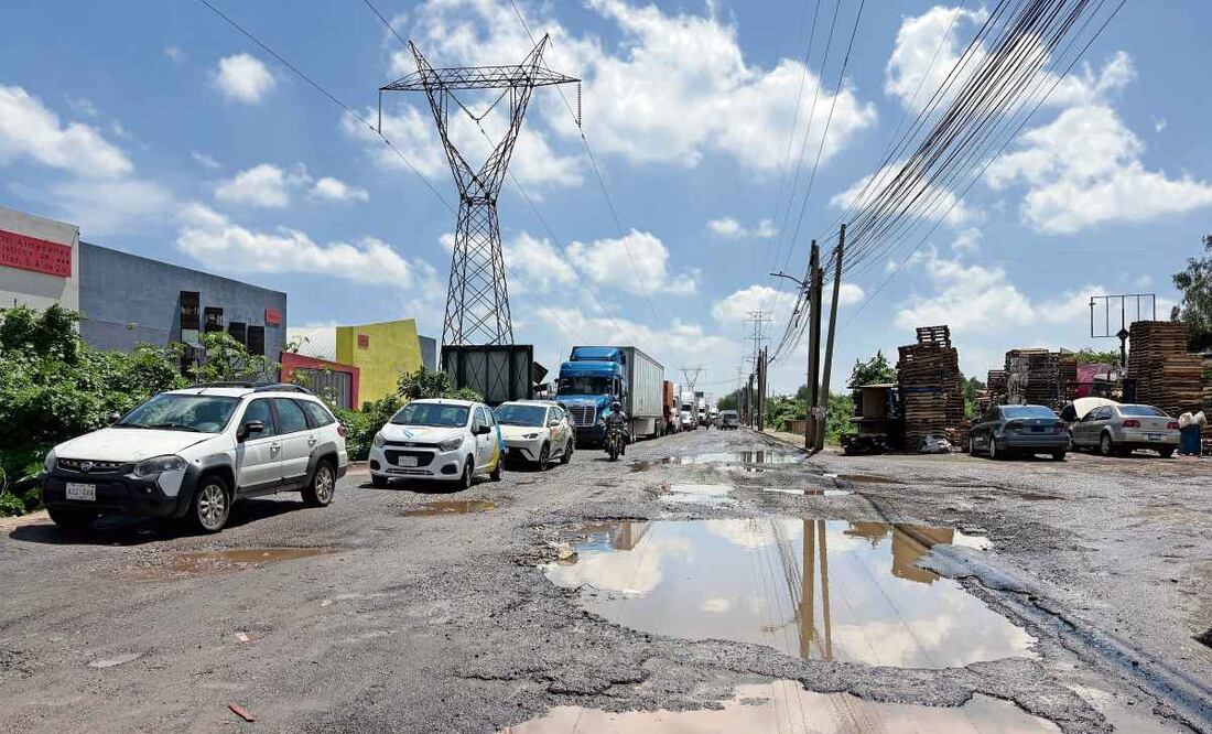 El 22 de julio comenzaron los trabajos desde la incorporación de la avenida Recursos Hidráulicos hacia la Mexiquense, pero quedaron grandes hoyos. Foto: Arturo Contreras / EL UNIVERSAL