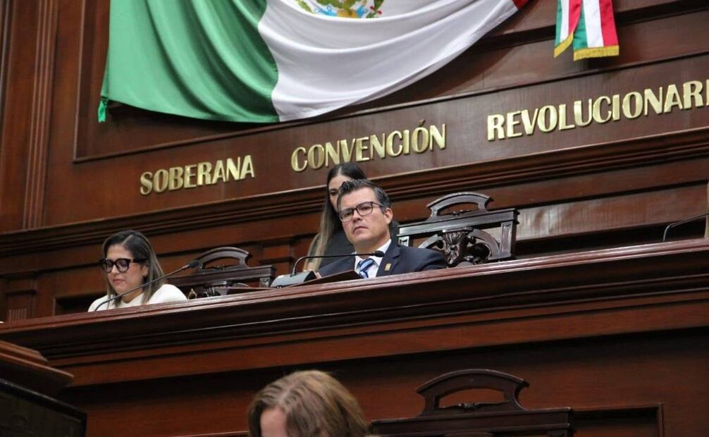 El grupo parlamentario de Morena desaprobó el dictamen que municipaliza a Villa Juárez, por considerar que no cumple con los requisitos demográficos. | Foto: Especial.