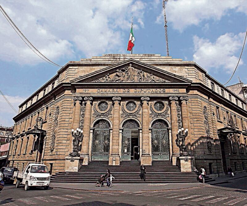 Adquisiciones. Se trata de ocho contratos: limpieza de las instalaciones del Congreso, vales de despensa, dos estacionamientos, internet, sistema contable, antena de microondas y seguro de bienes. Foto: ARCHIVO EL UNIVERSAL