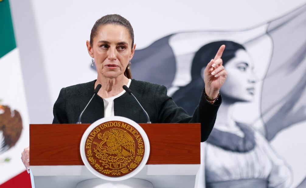 La presidenta Sheinbaum Pardo informó que sostendrá un encuentro con empresarios, tras la llamada que sostuvo esta mañana con el presidente de EU, Donald Trump, con quien acordó que no se requerirá que México pague aranceles a todos aquellos productos dentro del T-MEC. Foto: Diego Simón / EL UNIVERSAL