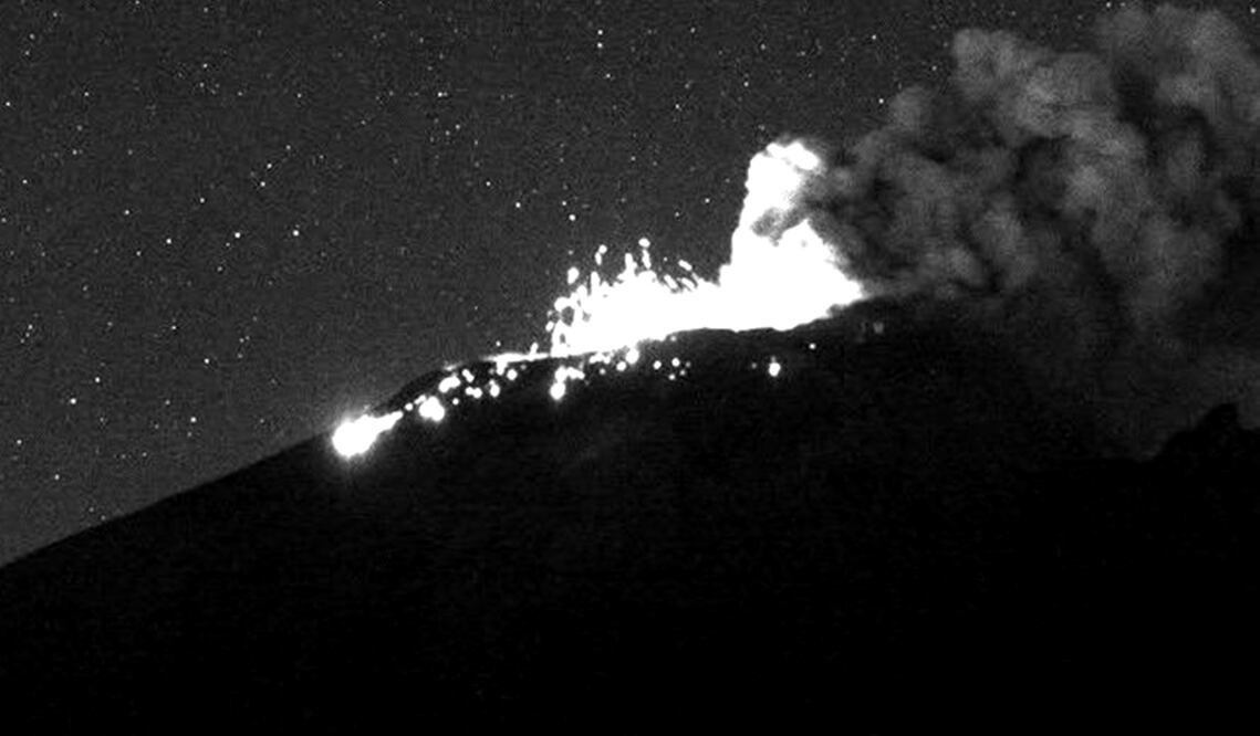 El volcán Popocatépetl nos sorprendió está madrugada con una fuerte explosión.