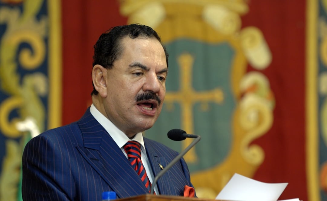 La publicación destaca que el Licenciado Ealy Ortiz siempre ha aparecido en su lista desde hace 16 años. /Archivo - EL UNIVERSAL)