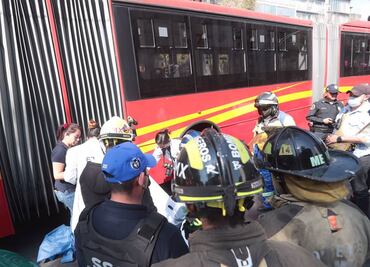 Metrobús atropella a motociclista que perdió el control en Insurgentes Norte, a la altura de Revolución