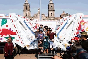 CDMX entrega 50 camiones recolectores a demarcaciones