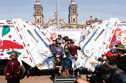 CDMX entrega 50 camiones recolectores a demarcaciones