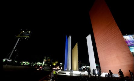 FOTOS: Así se volvieron a iluminar las Torres de Satélite tras siete años en penumbras