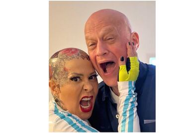 Alejandra Guzmán presume look completamente calva