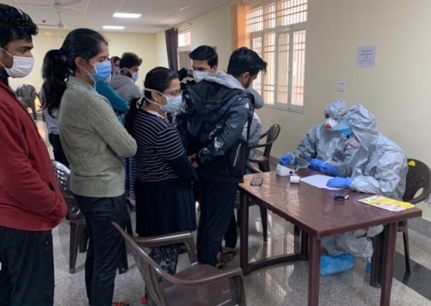 Van 1,400 muertos en China, entre ellos seis miembros de personal médico, por coronavirus