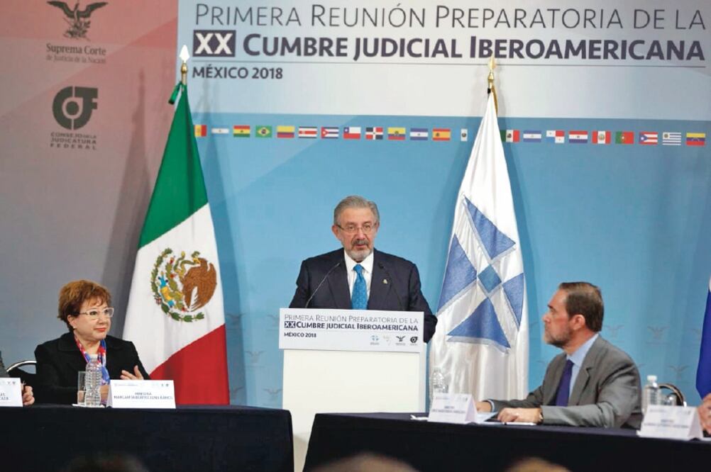 El presidente de la SCJN, Luis María Aguilar (centro), destacó que en la región iberoamericana el desarrollo democrático depositó en los poderes judiciales una mayor responsabilidad. Foto: CORTESÍA