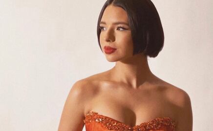 Ángela Aguilar luce traje de escote profundo en los Latin Grammy