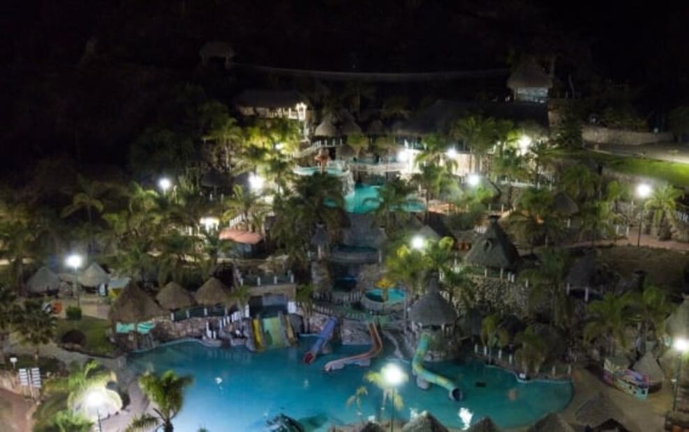 El Géiser, un balneario de aguas termales naturales con spa y cabañas