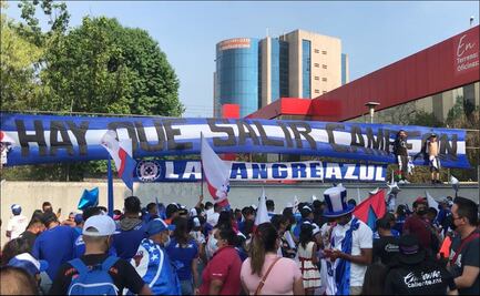 Afición despide al Cruz Azul en el hotel de concentración previo al juego ante Xolos