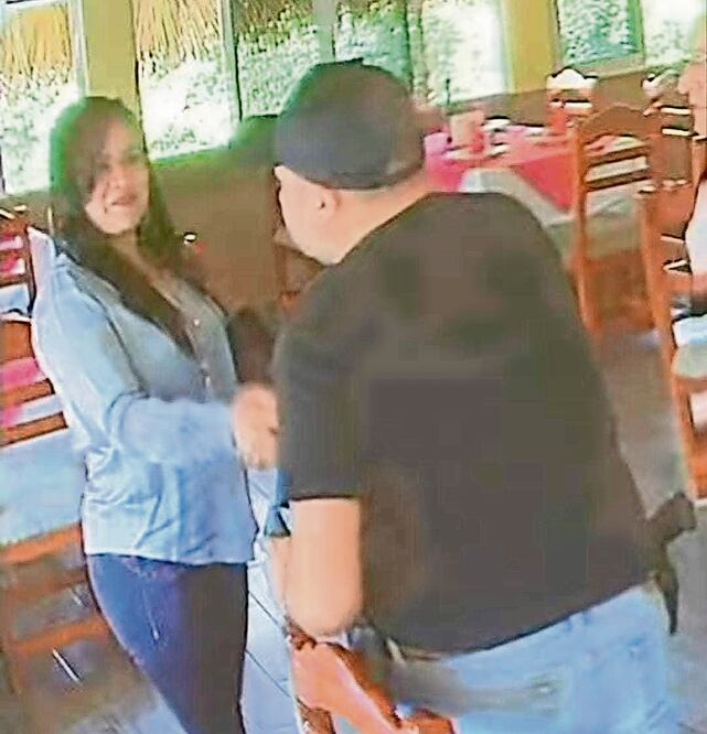   Nadie habla de la alcaldesa conocida por sus fiestas