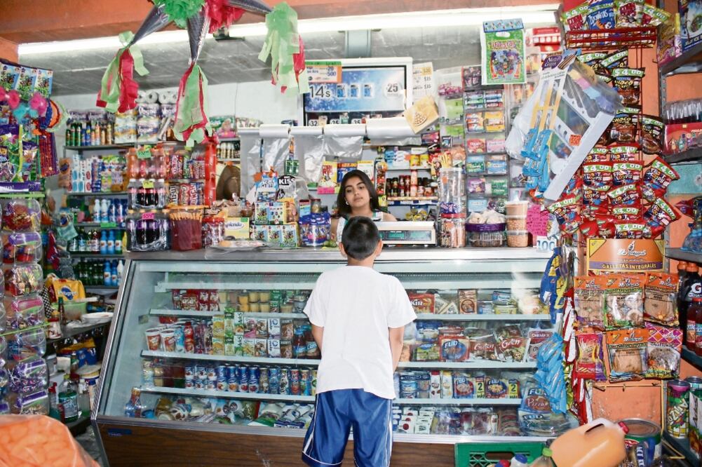 Los precios de refrescos, pan, lácteos, cigarros y otros productos han subido derivado de mayores costos en la cadena de suministro para los negocios (ARCHIVO EL UNIVERSAL)