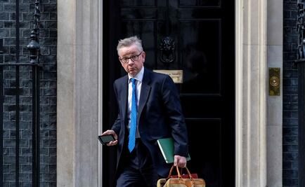 Boris Johnson despide a Michael Gove, ministro que había pedido su dimisión