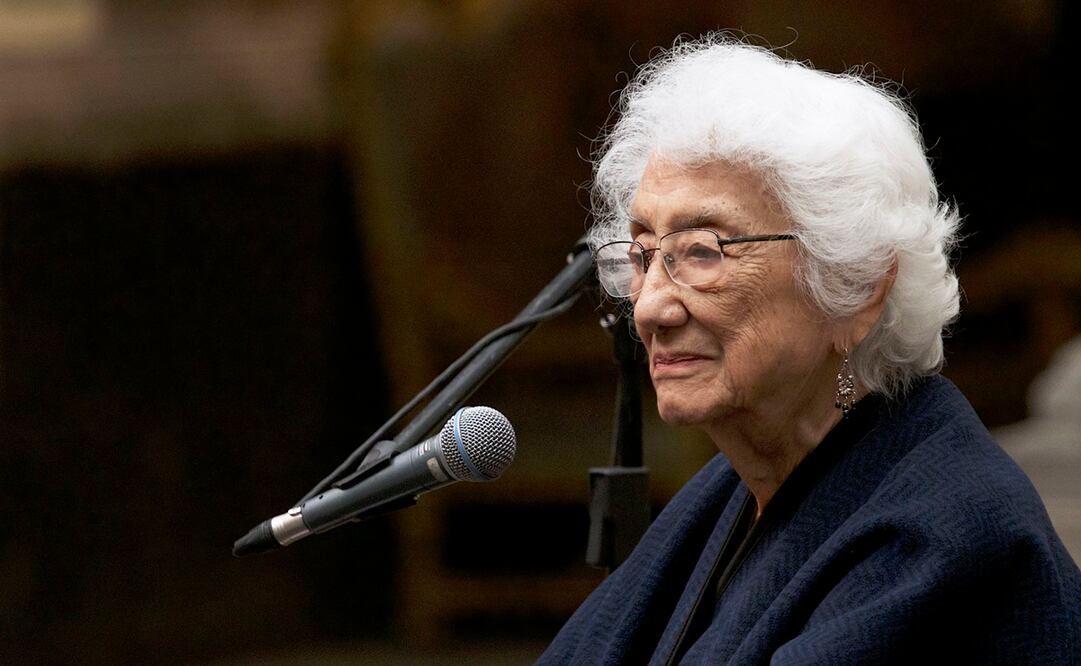 La poeta Dolores Castro en un homenaje por su obra poética en abril de 2018 en la Ciudad de México. Foto: Milton Martínez/ Secretaría de Cultura de la Ciudad de México