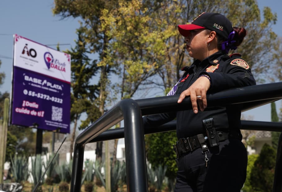 Personal policiaco de la unidad de genero de la SSC en la alcaldía Álvaro Obregón que participa en "Puntos Dalia": red de atención inmediata para mujeres. FOTO: CARLOS MEJIA/EL UNIVERSAL