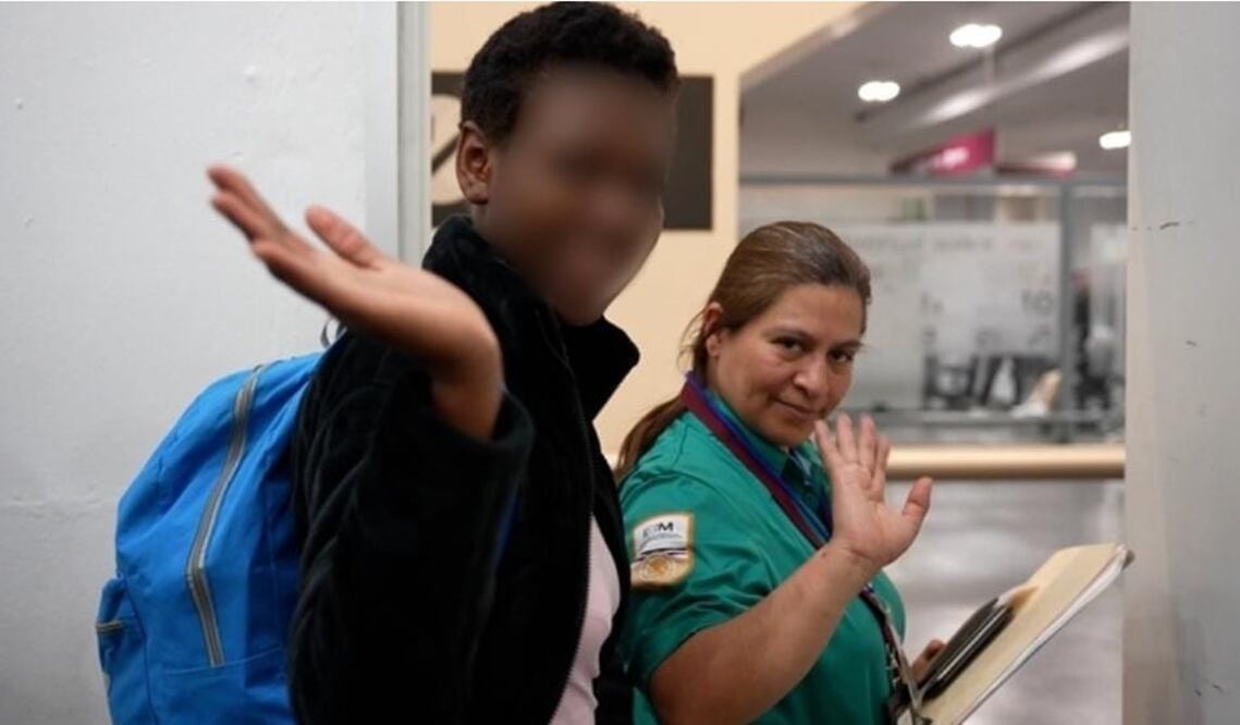 El Instituto Nacional de Migración realizó el retorno asistido de una joven madre hondureña de 16 años de edad, abandonada por su pareja en noviembre de 2022. Foto: especial